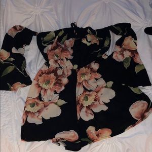 SHEIN Off Shoulder Flute Sleeve Floral Romper
